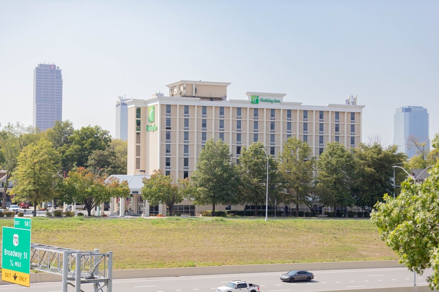 More Photos Of 600 Interstate 30, Little Rock Hotel For Sale
