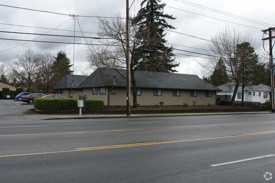 More Photos Of 12707 NE Halsey St, Portland Office For Lease