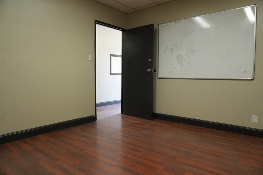 More Photos Of 501 Industrial Dr, Richardson Warehouse For Lease