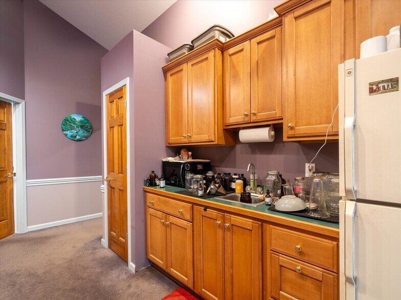 More Photos Of 55 Sullys Trl, Pittsford Office For Lease