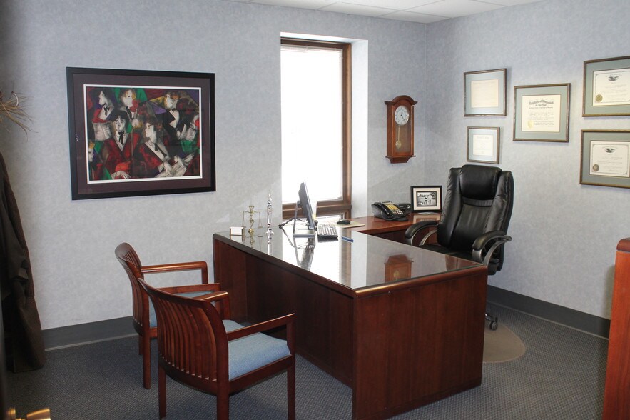 More Photos Of 120 W Grand Ave, Eau Claire Office Residential For Lease