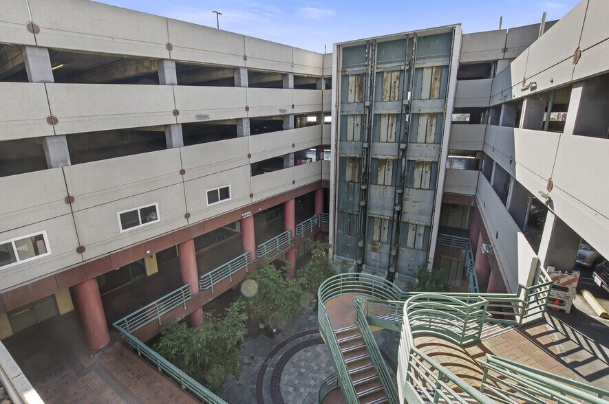 More Photos Of 988 N Hill St, Los Angeles General Retail For Sale