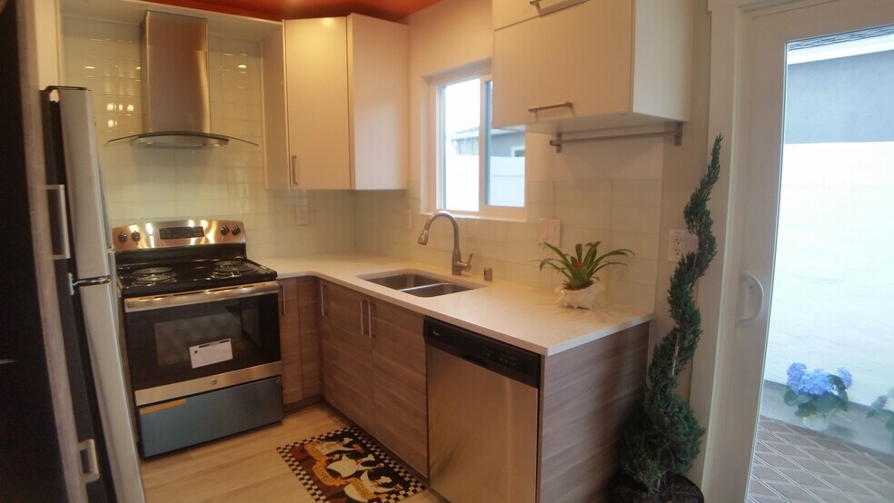More Photos Of 4073 Gresham St, San Diego Apartments For Sale