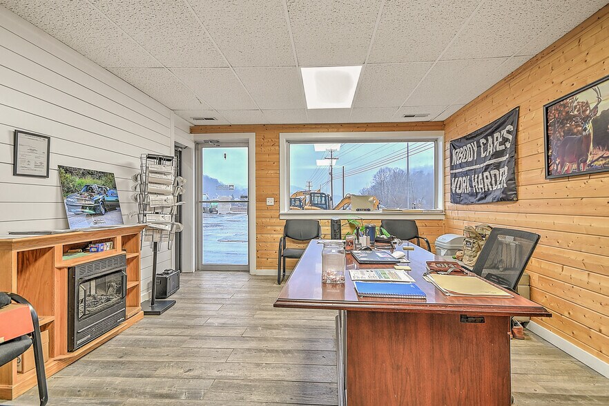 More Photos Of 3930 E Stone Dr, Kingsport Warehouse For Sale