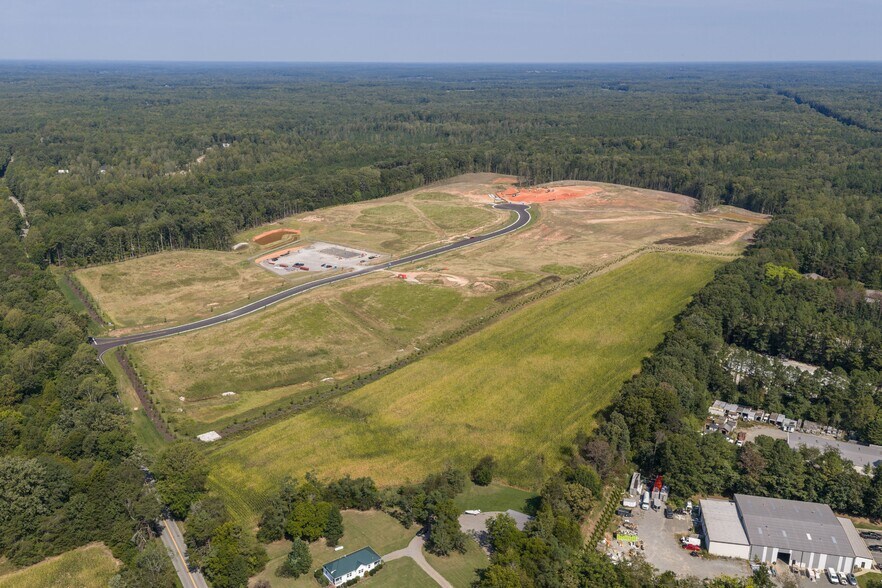 More Photos Of 1519 Ed Allen Ln, Oilville Industrial For Lease