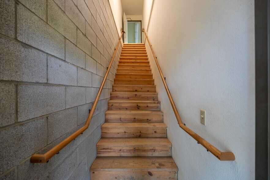 More Photos Of 3249 Coral Rd, Malvern Office For Sale