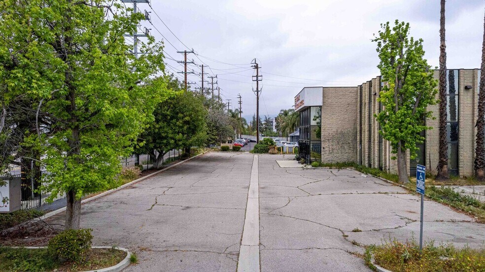 More Photos Of 9036 Winnetka Ave, Northridge Loft Creative Space For Lease