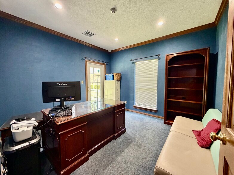 More Photos Of 3560 Delaware St, Beaumont Medical For Sale