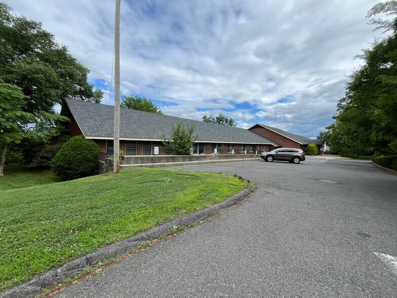 More Photos Of 45 Round Hill Rd, Northampton Office Residential For Sale