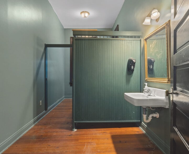 More Photos Of 770 Jackson St, Biloxi Lodge Meeting Hall For Sale