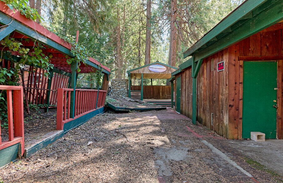 More Photos Of 6022 Pony Express Trl, Pollock Pines Freestanding For Sale