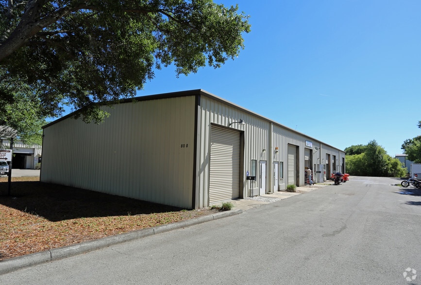 More Photos Of 808 Woodrow Wilson St, Plant City Warehouse For Lease