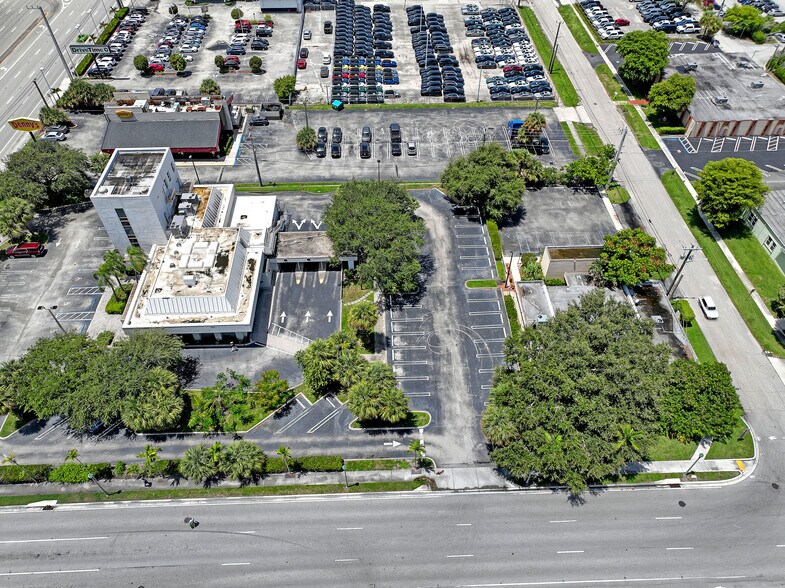 More Photos Of 2701 W Okeechobee Blvd, West Palm Beach Office For Sale