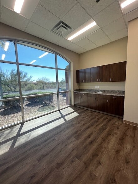 More Photos Of 41818 N Venture Dr, Phoenix Medical For Lease