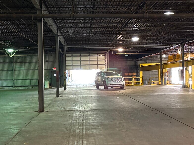 More Photos Of 1 Chicago Ave, Elizabeth Warehouse For Sale