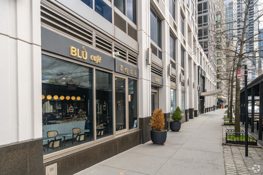 More Photos Of 100 Riverside Blvd, New York Apartments For Sale