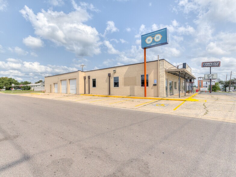 More Photos Of 6601 N May Ave, Oklahoma City Storefront For Lease