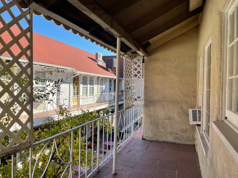 More Photos Of 7467-7475 Melrose Ave, Los Angeles Restaurant For Lease