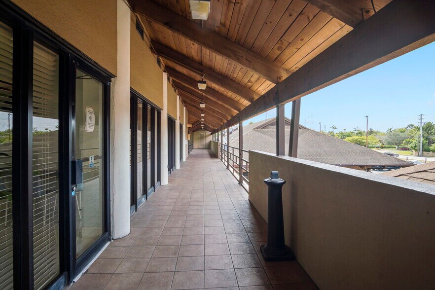 More Photos Of 10471 N Kendall Dr, Miami Storefront Retail Office For Lease