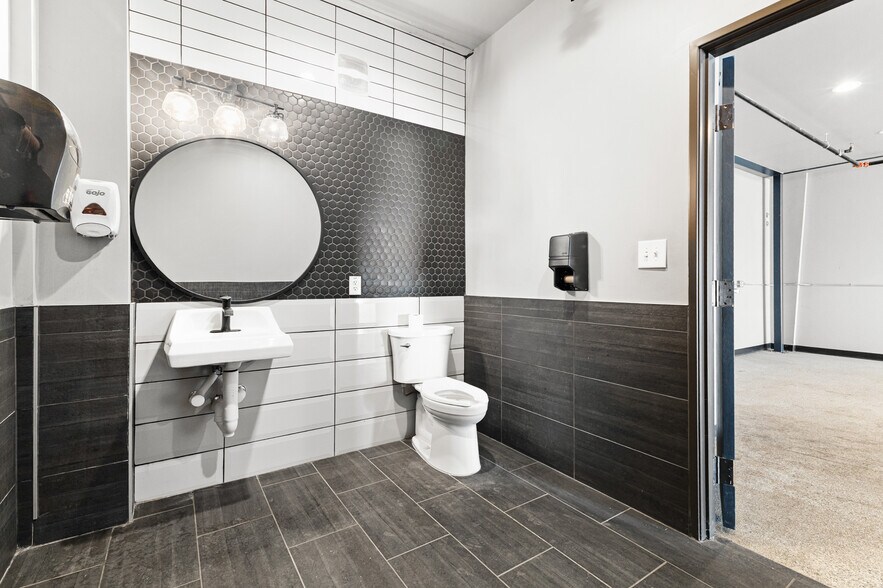 More Photos Of 7637 FM 3009, Schertz Light Distribution For Sale