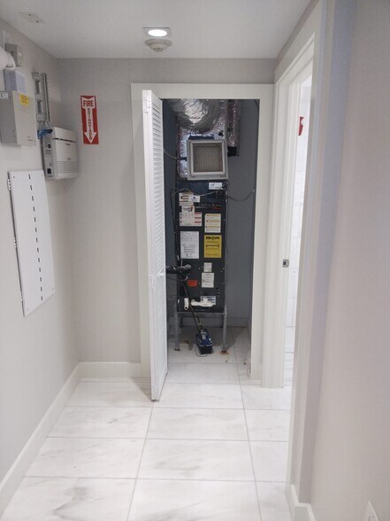 More Photos Of 1001 10th Ave S, Naples Office Residential For Lease