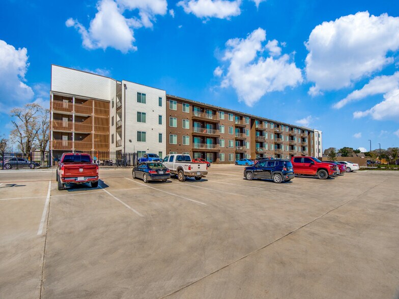 More Photos Of 1100 Us-90 Hwy W, Sealy Apartments For Sale