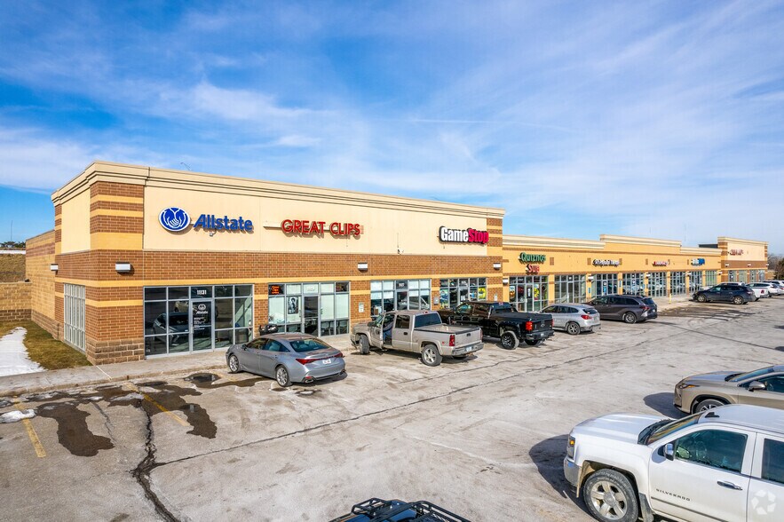 More Photos Of 11101-11148 Plum Dr, Urbandale Unknown For Lease