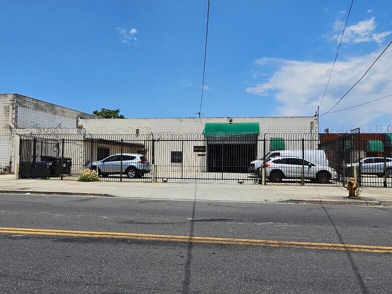 More Photos Of 1537 E Adams Blvd, Los Angeles Warehouse For Lease