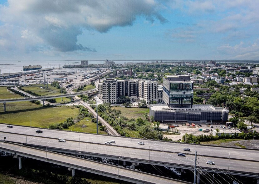 More Photos Of 850 Morrison Dr, Charleston Office For Lease