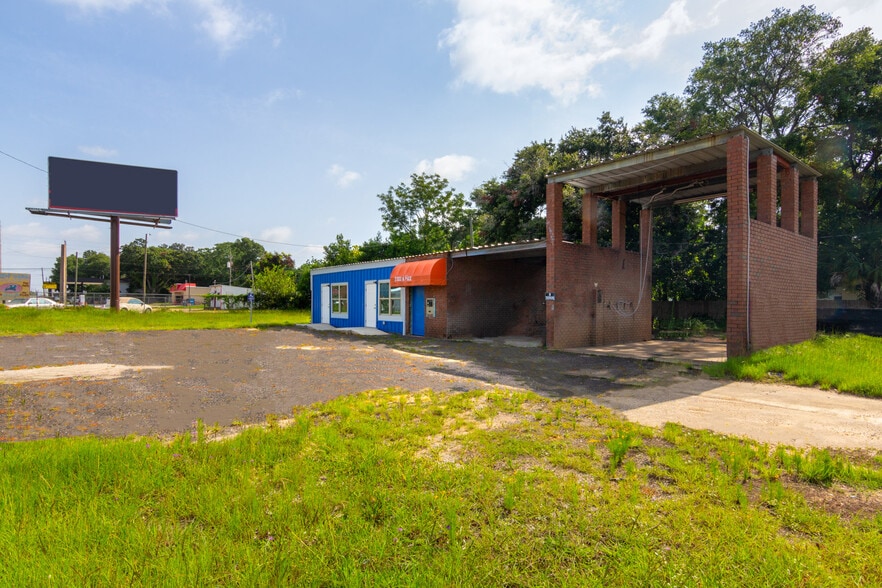 More Photos Of 2000 N Pace Blvd, Pensacola Auto Dealership For Sale