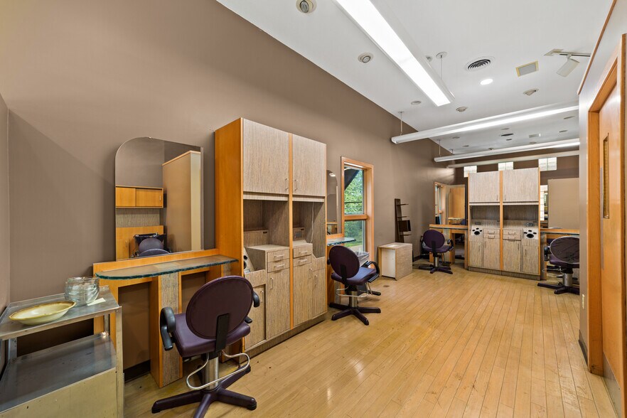 More Photos Of 6071 Old Middle Ridge Rd, Lorain Office For Sale