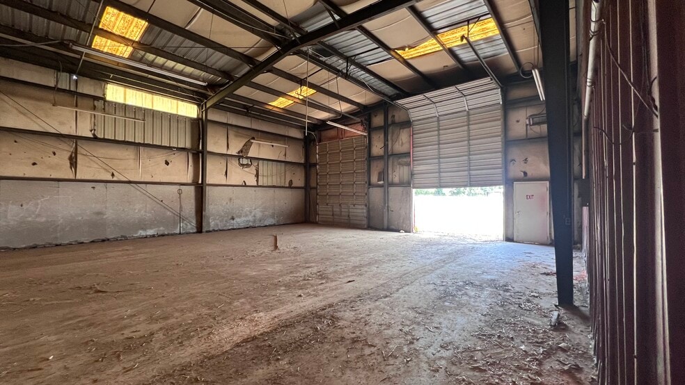 More Photos Of 3419 E Broadway Ave, North Little Rock Service For Lease