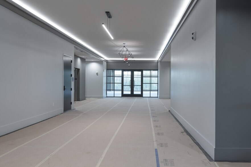 More Photos Of 329 S Royal Oaks Blvd, Franklin Medical For Sale