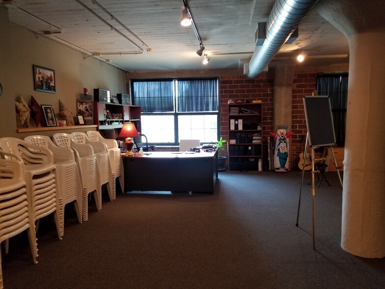 More Photos Of 1230 W Morehead St, Charlotte Loft Creative Space For Lease