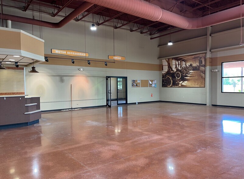 More Photos Of 131 S Soangetaha Rd, Galesburg Auto Dealership For Sale