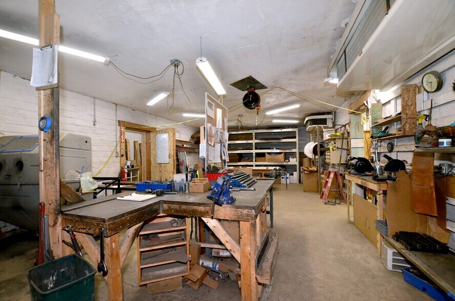 More Photos Of 514 Railroad Ave, Viroqua Manufacturing For Sale