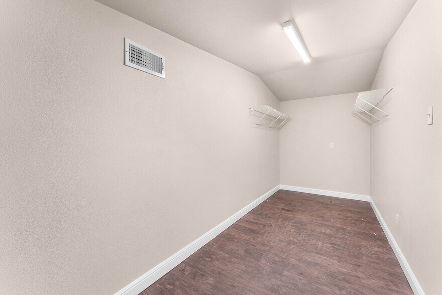 More Photos Of 11900 FM 1392, Terrell Warehouse For Lease