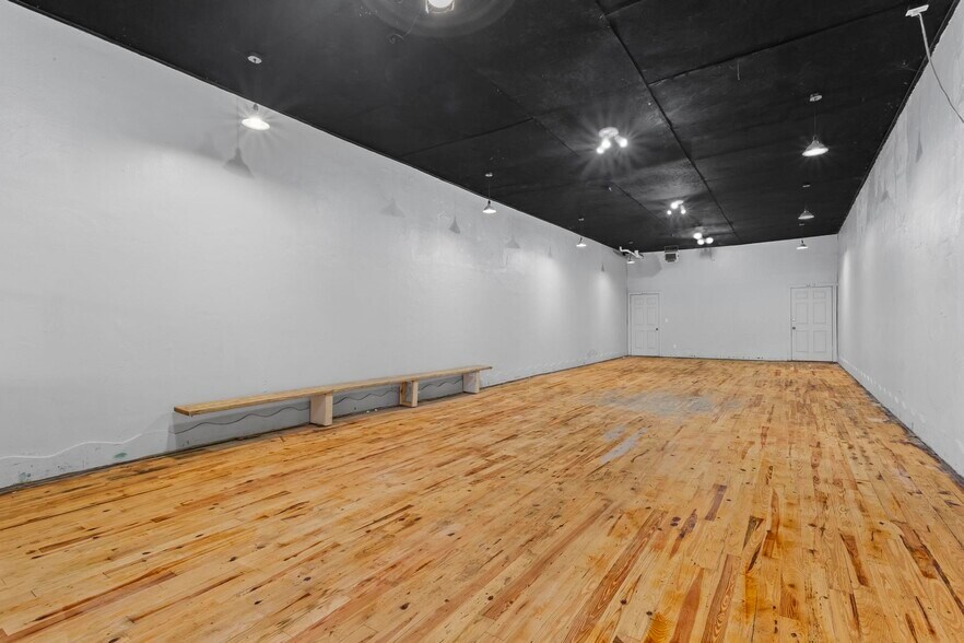 More Photos Of 10117 Commerce St, Summerville Storefront For Sale