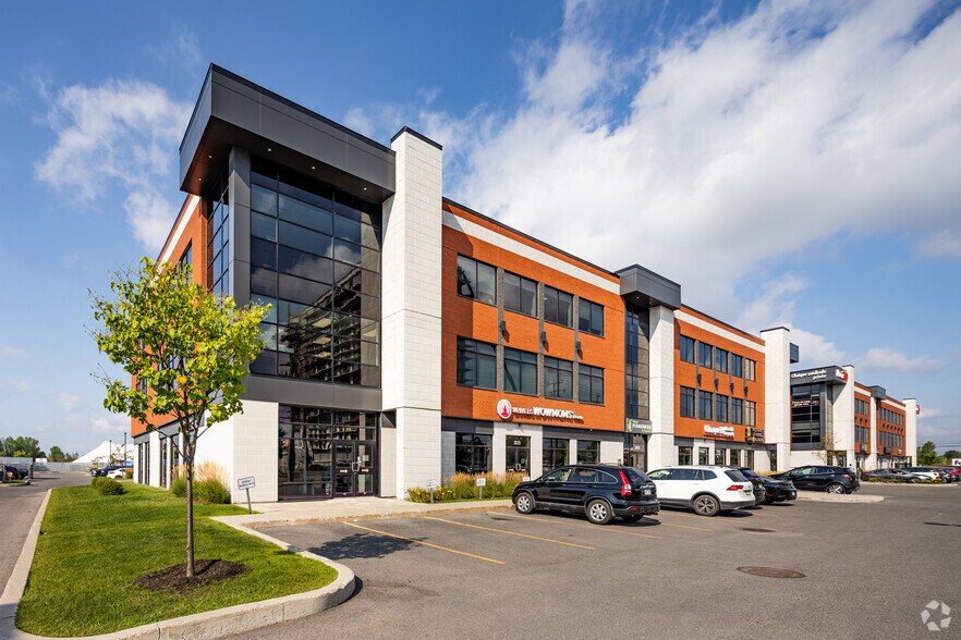 Primary Photo Of 3000-3050 Boul Curé-Labelle, Laval Medical For Lease