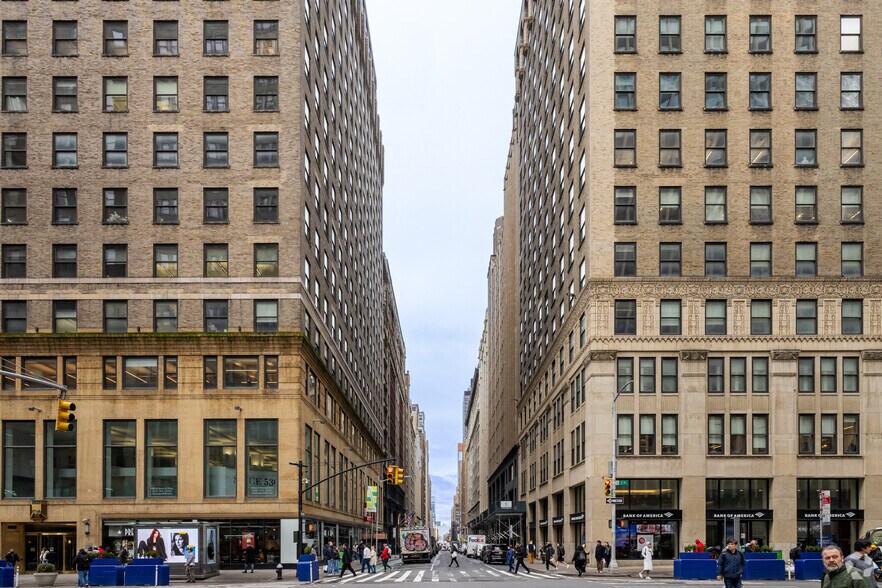 More Photos Of 260 W 39th St, New York Office For Lease