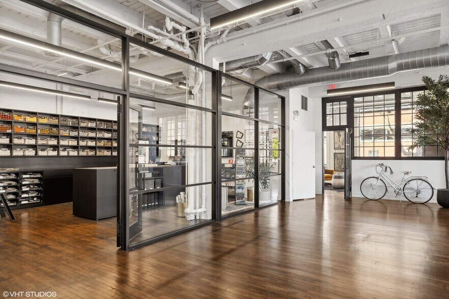 More Photos Of 1517 W Carroll Ave, Chicago Loft Creative Space For Lease