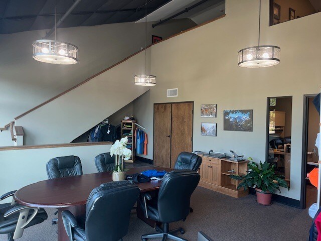 More Photos Of 11616 Shaffer Pl, Littleton Showroom For Lease