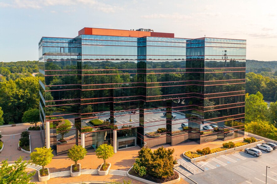 More Photos Of 9040 Roswell Rd, Atlanta Office For Lease
