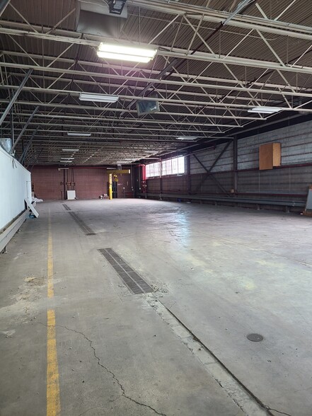 Primary Photo Of 3320 W Ferguson Rd, Fort Wayne Manufacturing For Lease