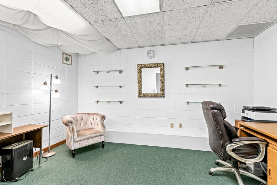 More Photos Of 116 Lithia Way, Ashland General Retail For Sale