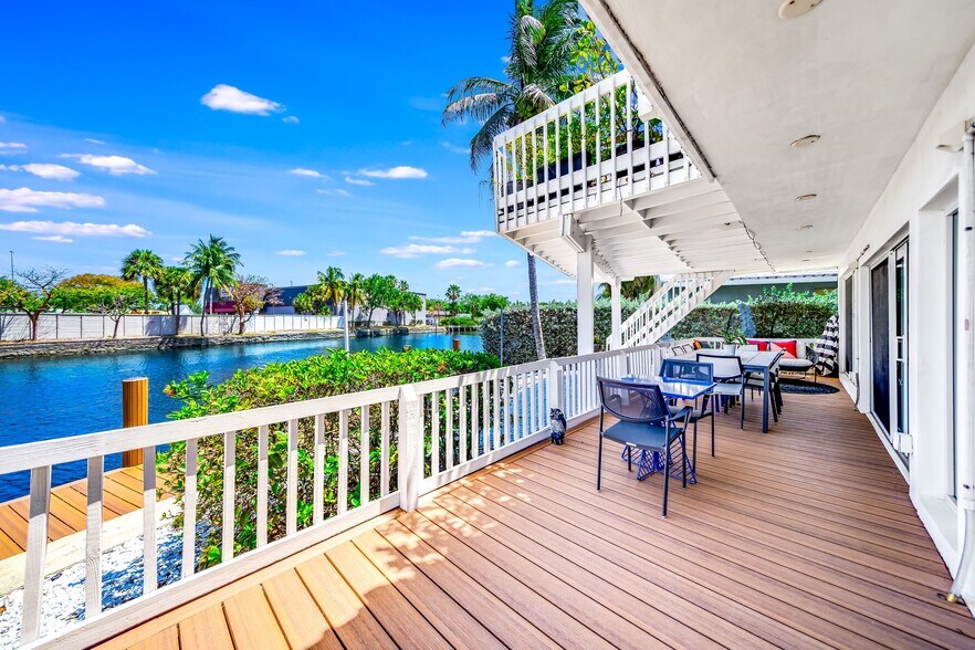 More Photos Of 2200 NE 26th St, Wilton Manors Office For Sale