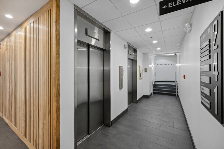 More Photos Of 241 Peachtree St NE, Atlanta Office For Lease