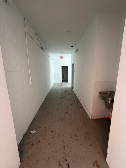 More Photos Of 345 NW 24th St, Miami Storefront Retail Office For Sale