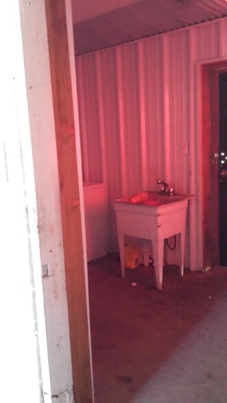 More Photos Of 2507 W 7th St, Texarkana Truck Terminal For Sale