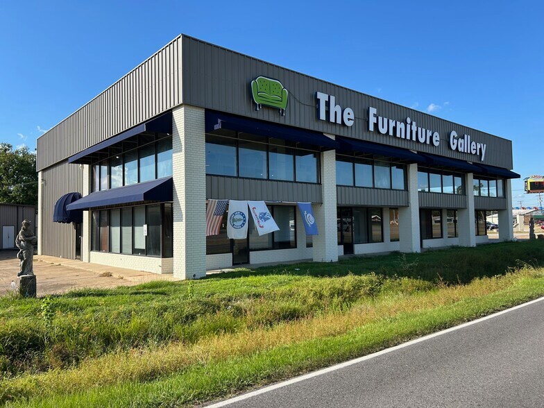 More Photos Of 60 Macarthur Dr, Alexandria Freestanding For Lease